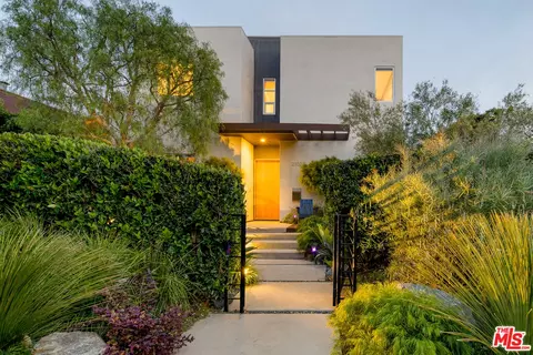 2102 Pier Ave, Santa Monica, CA 90405