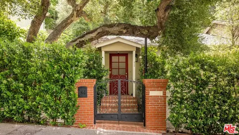 9720 Yoakum Dr, Beverly Hills, CA 90210