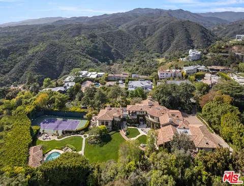 1550 Amalfi Dr, Pacific Palisades, CA 90272