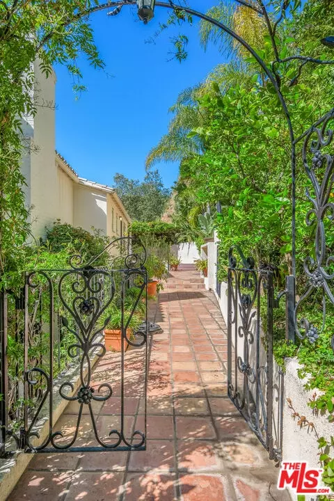 2120 Outpost Dr, Los Angeles, CA 90068
