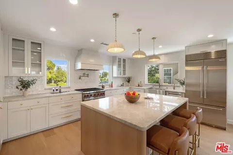 8127 Vicksburg Ave, Los Angeles, CA 90045