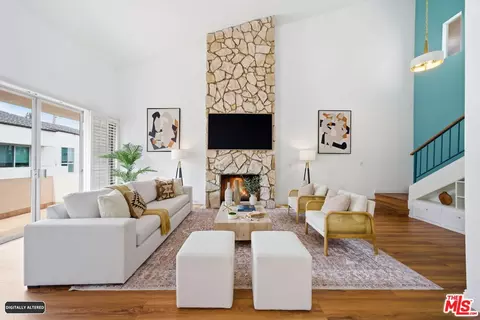 725 S Barrington Ave #304, Los Angeles, CA 90049