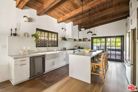9265 Thrush Way, Los Angeles, CA 90069