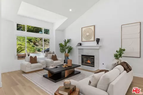 3240 Casino Dr, Thousand Oaks, CA 91362