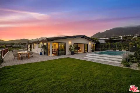 3748 Seahorn Dr, Malibu, CA 90265