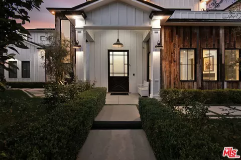 17201 Mccormick St, Encino, CA 91316
