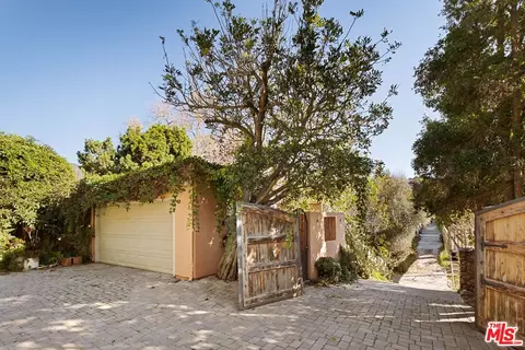 5863 Bonsall Dr, Malibu, CA 90265