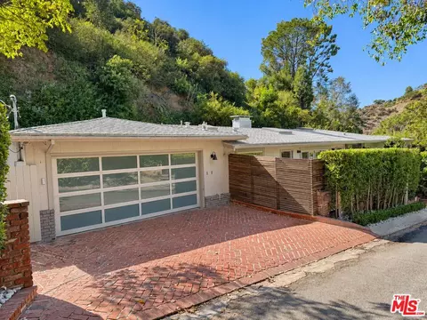 9520 Gloaming Dr, Beverly Hills, CA 90210