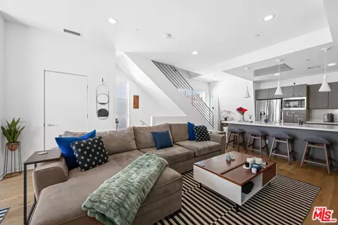 11037 Morrison St, North Hollywood, CA 91601