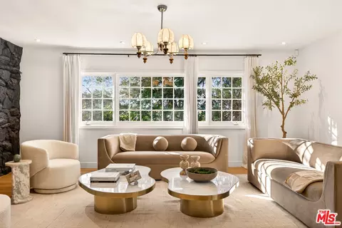 16644 Calneva Dr, Encino, CA 91436