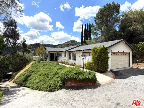 3759 Lockerbie Ln, Glendale, CA 91208