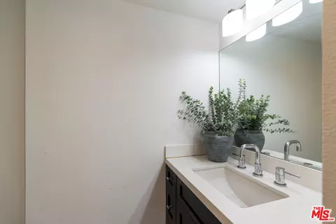 Bath - 4555 Falkirk Bay Bay, Oxnard, CA 93035 photo 4 of 4