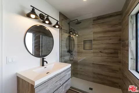 Bath - 4555 Falkirk Bay Bay, Oxnard, CA 93035 photo 1 of 4