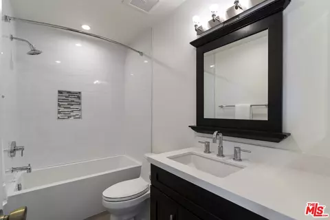 Bath - 4555 Falkirk Bay Bay, Oxnard, CA 93035 photo 2 of 4