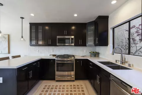 Kitchen - 4555 Falkirk Bay Bay, Oxnard, CA 93035 photo 2 of 2