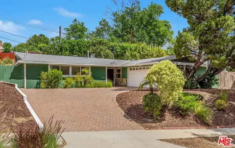 20411 Hatteras St, Woodland Hills, CA 91367