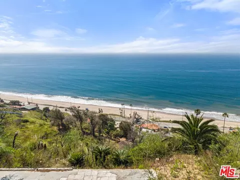 17624 Tramonto Dr, Pacific Palisades, CA 90272