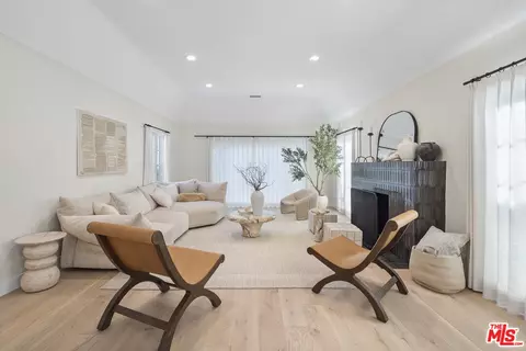 177 S Gardner St, Los Angeles, CA 90036