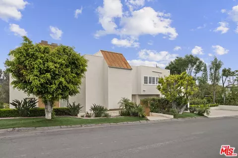 1052 N Kenter Ave, Los Angeles, CA 90049