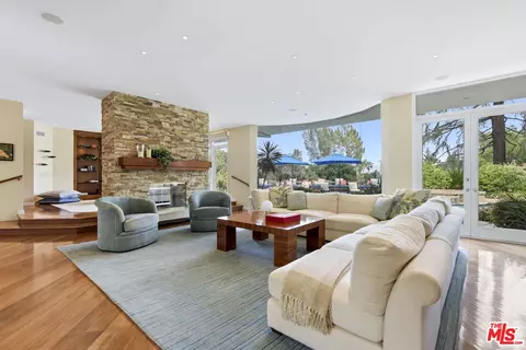 4101 Clear Valley Dr, Encino, CA 91436
