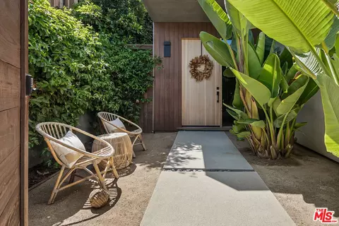 1037 Palms Blvd, Venice, CA 90291