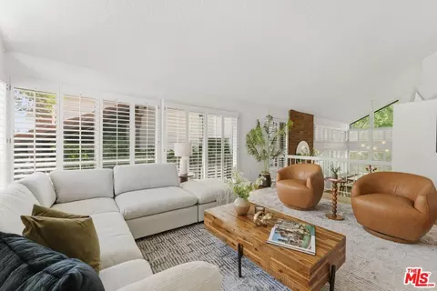 2801 Woodwardia Dr, Los Angeles, CA 90077
