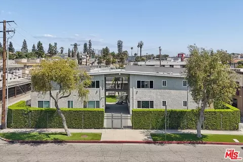 9910 S Village Dr, Inglewood, CA 90305