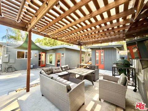 10683 Valleyheart Dr, Studio City, CA 91604