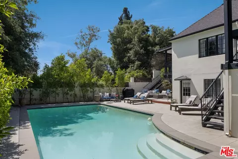 Exterior - 690 Westgate St, Pasadena, CA 91103 photo 3 of 4