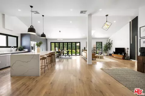 23110 Bigler St, Woodland Hills, CA 91364