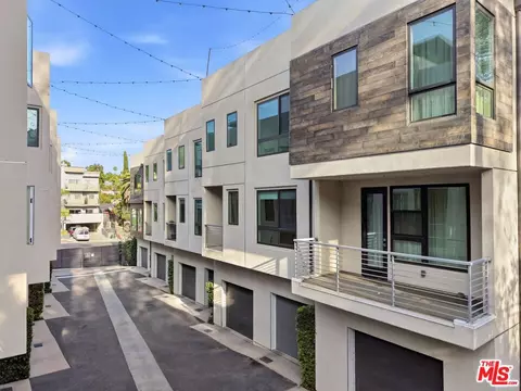 2111 N Cahuenga Blvd #11, Los Angeles, CA 90068