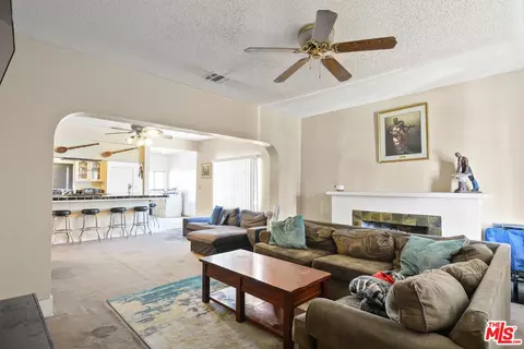 1345 W 54th St, Los Angeles, CA 90037