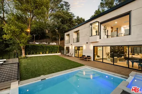 3208 Oakley Dr, Los Angeles, CA 90068