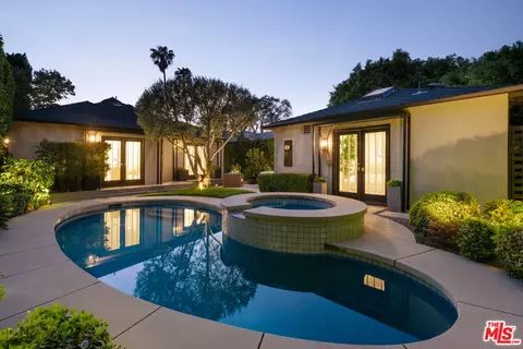 334 Huntley Dr, West Hollywood, CA 90048