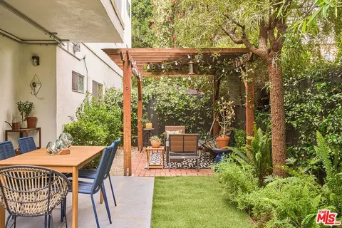 4343 Finley Ave #4, Los Angeles, CA 90027