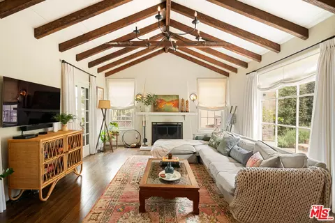 3734 Fredonia Dr, Los Angeles, CA 90068