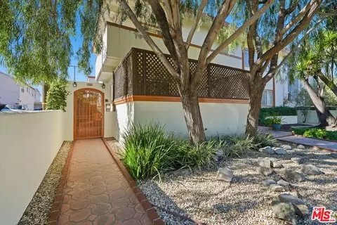 2702 11th St #5, Santa Monica, CA 90405