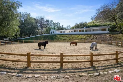 10311 Wheatland Ave, Shadow Hills, CA 91040