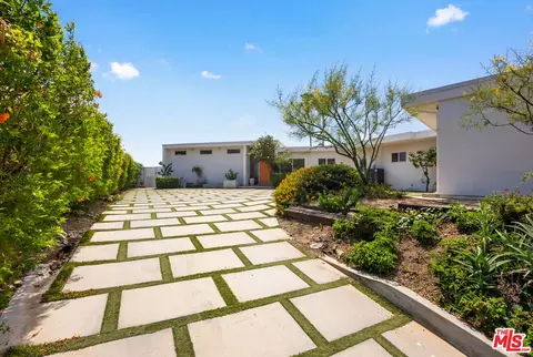 10418 Ormond St, Sunland, CA 91040