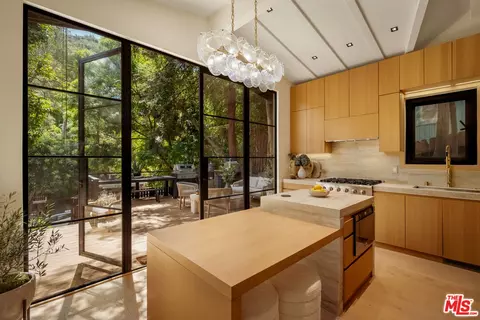 8631 Lookout Mountain Ave, Los Angeles, CA 90046