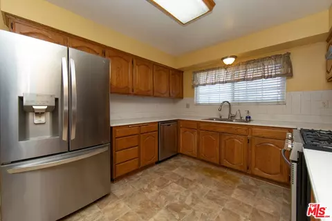 Kitchen - 1956 Leven Ave, Camarillo, CA 93010 photo 4 of 9