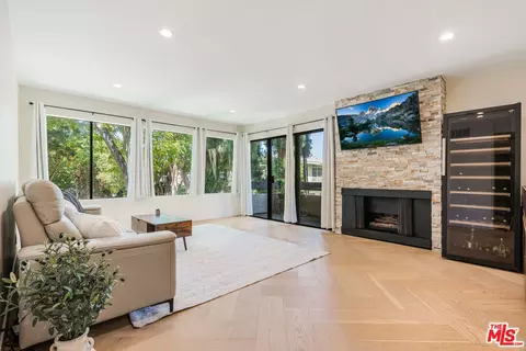 950 N Kings Rd #216, West Hollywood, CA 90069