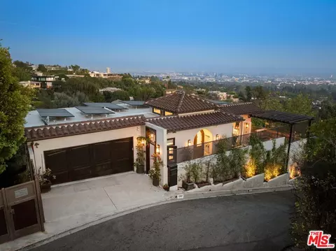 1380 Summitridge Pl, Beverly Hills, CA 90210
