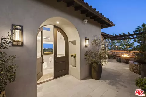 1380 Summitridge Pl, Beverly Hills, CA 90210