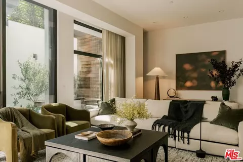 702 N Doheny Dr #TH25, West Hollywood, CA 90069