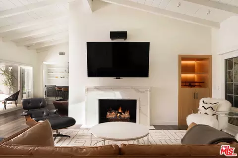 2823 Moraga Dr, Los Angeles, CA 90077