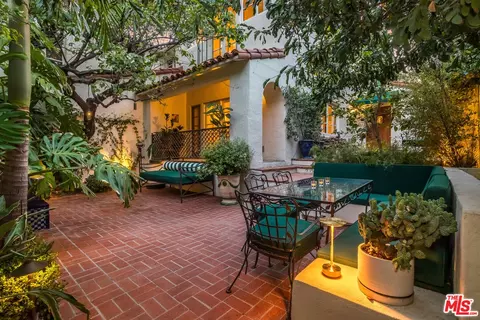 1811 Courtney Ave, Los Angeles, CA 90046