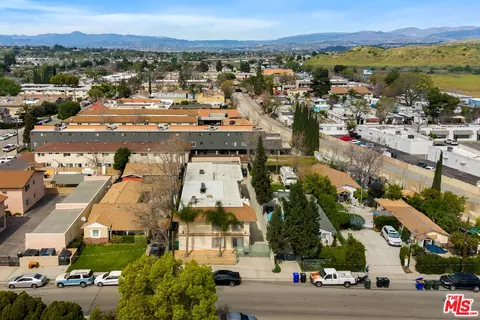 22607 14th St #6, Newhall, CA 91321