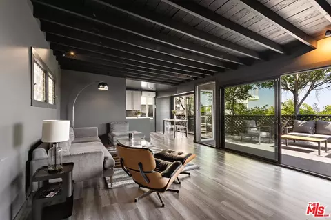 8410 Hollywood Blvd, Los Angeles, CA 90069