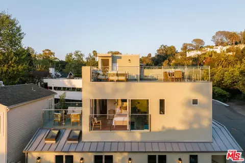 257 Entrada Dr, Santa Monica, CA 90402